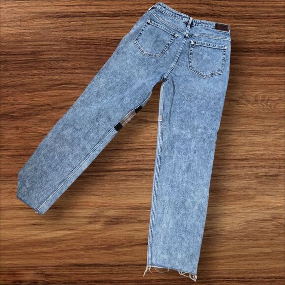 Hollister Patched Raw Hem Ultra High Rise Mom Denim Jeans - Picture 4 of 7